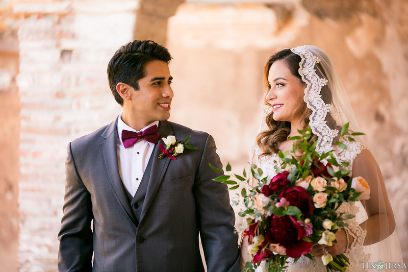 Garden style courtyard wedding reception, Bride and groom, bouquet 